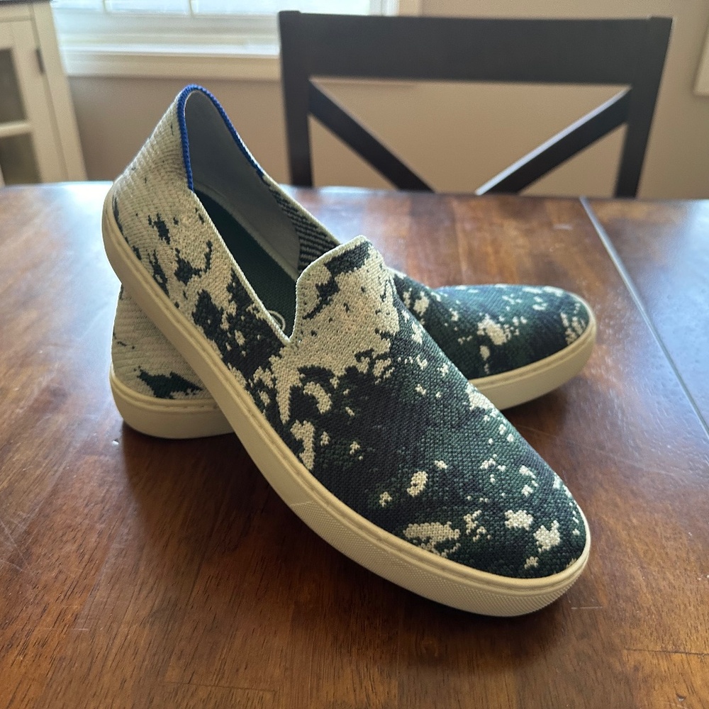Rothy’s original slip on sneaker Sea pattern Size 9